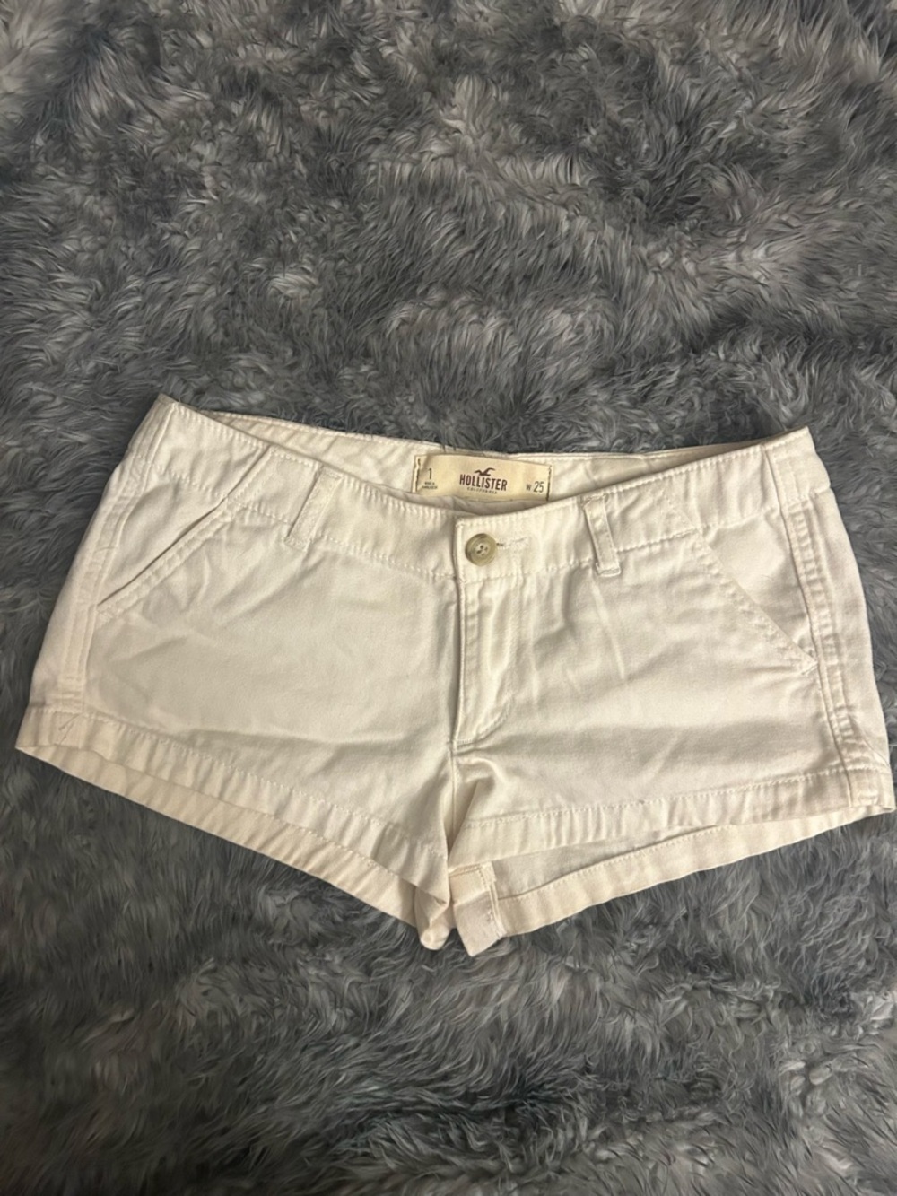 Hollister Women's White Cotton Low Rise Shorts